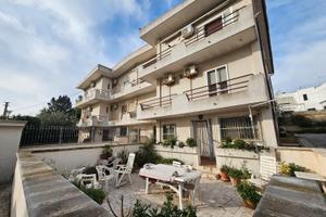 Via Rododendri 2 vani cortile p.a e ampia cantina