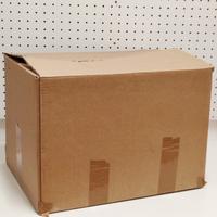 Scatola con oggetti vari utili e per arredare