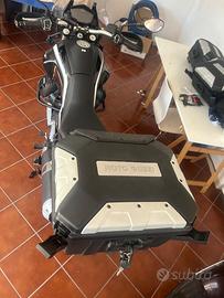 Moto Guzzi “guardia d’onore”