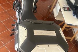 Moto Guzzi “guardia d’onore”