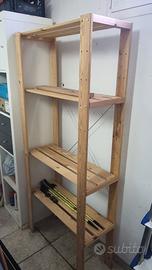 Scaffalatura in legno grezzo