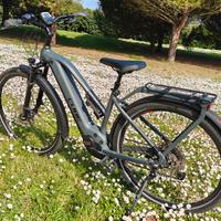 Bicicletta elettrica Cube