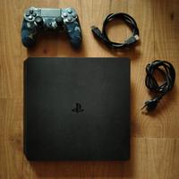 PlayStation 4 slim 