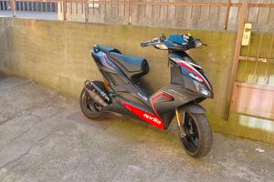 Aprilia SR 50 r (70 tpr)