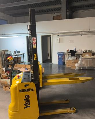 Muletto elevatore Yale MS10E-2860, portata 1000kg