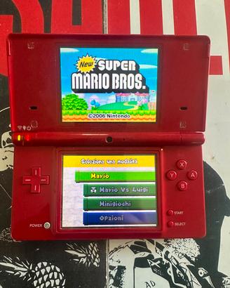 Nintendo DSi rosso con caricatore