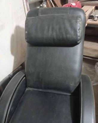 Poltrona reclinabile in pelle nera 