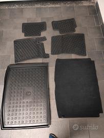 Set tappetini gomma originali Mercedes GLA AMG 