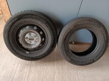 2 pneumatici e cerchio 215/70/15