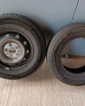 2 pneumatici e cerchio 215/70/15