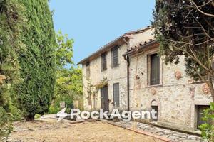 Rustico / Casale di 300 m² con più di 5 locali a L