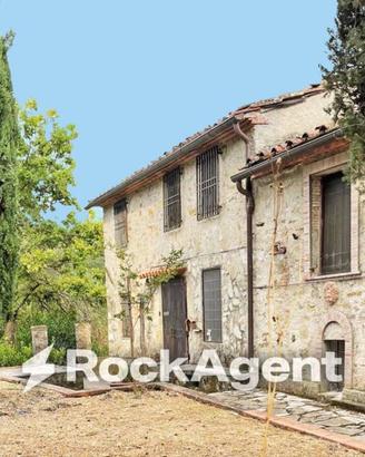 Rustico / Casale di 300 m² con più di 5 locali a L