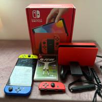 Nintendo Switch con 3 joy-con rosso giallo e blu