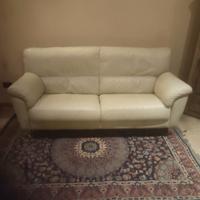 divano tre posti in pelle