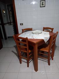 Tavolo con sedie