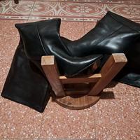 stivali neri in pelle con tacco a spillo