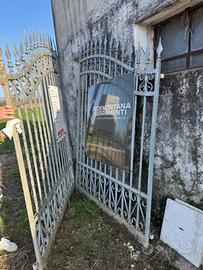 Cancello e cancelletto in ferro battuto