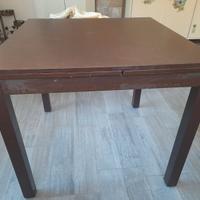 Tavolo quadrato allungabile