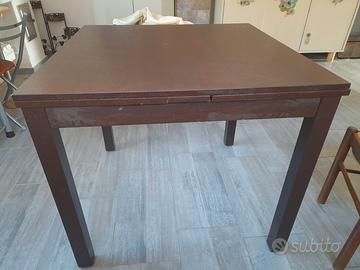 Tavolo quadrato allungabile