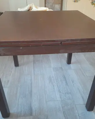 Tavolo quadrato allungabile