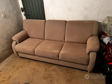 divano 3 posti + 2 poltrone NUOVO