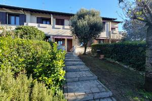 VILLA A SCHIERA A ROBECCO SUL NAVIGLIO