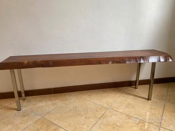 Mobile basso in legno e metallo