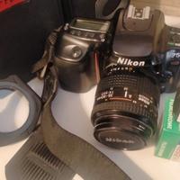 Nikon F50 con obiettivo AF Nikkor 35-80mm