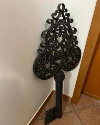 Grande chiave decorativa in ghisa vintage