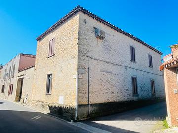 Villanovafranca - Casa indipendente con cortile