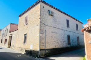 Villanovafranca - Casa indipendente con cortile