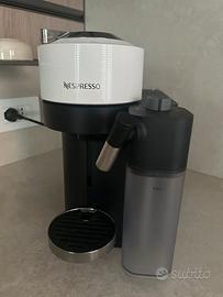 Macchina caffé Nespresso Vertuo Latttissima Bianca