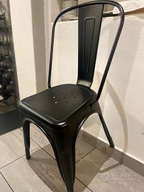 Sedia stile industriale nera e oro