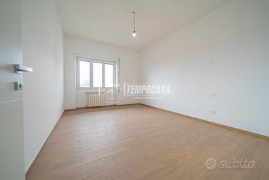 TRILOCALE COMPLETAMENTE RISTRUTTURATO DOPPI SERVIZ