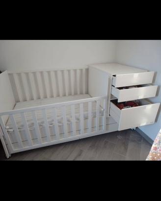lettino bianco in legno con cassettiera laterale 