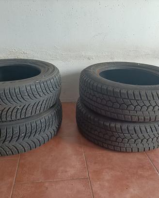Gomme invernali quasi nuove 185/65 R15 88T