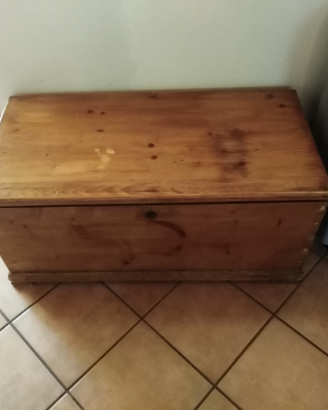 Cassapanca in legno