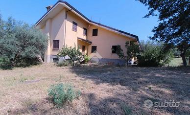 Villa indipendente con terreno