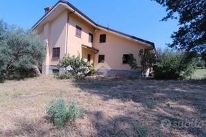 Villa indipendente con terreno