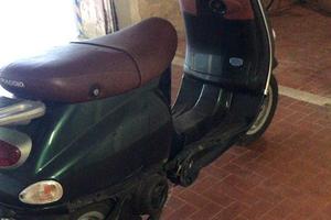 Vespa et4 150