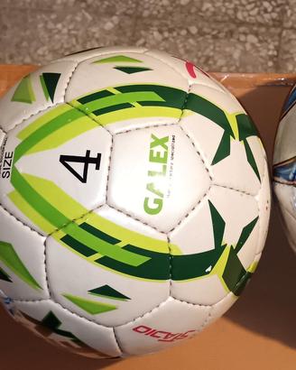 N. 3 palloni di cuoio (n. 5-n.4-n.3)