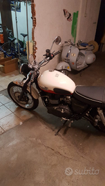Triumph 900 scrambler del 2008