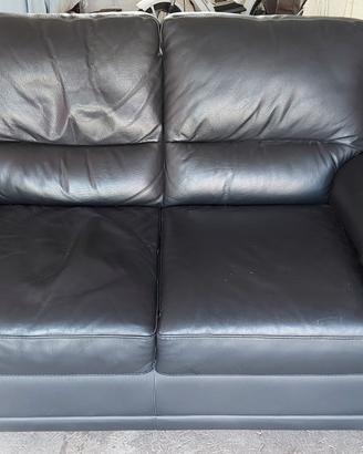 divano in pelle nero 