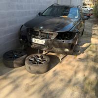 BMW 330 x drvie solo per pezzi di ricambio