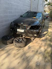 BMW 330 x drvie solo per pezzi di ricambio