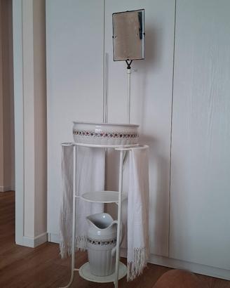LAVABO ANTICO CON BROCCA 
