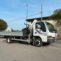 M158 - Isuzu patente C con gru 23 q 133000 km