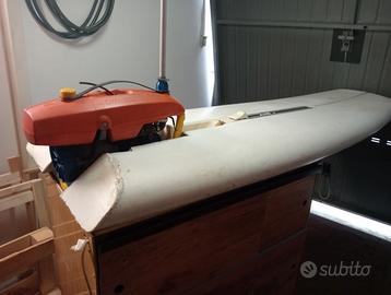tavola da windsurf modificata e aquascooter