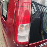 Fanale posteriore sinistro SUZUKI IGNIS del 2002