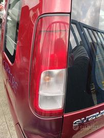 Fanale posteriore sinistro SUZUKI IGNIS del 2002